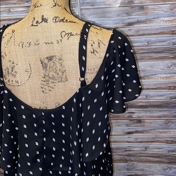 Torrid Blouse.         M703 - Picture 6 of 7